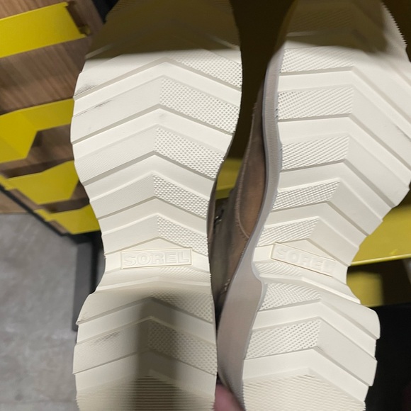 Brand new in box Sorel hi-line lace boot - Picture 2 of 4